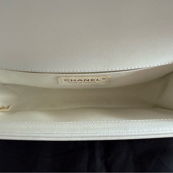 Chanel Calfskin Pearl Medium Boy Bag Flap White Handbag - Picture 15 of 16